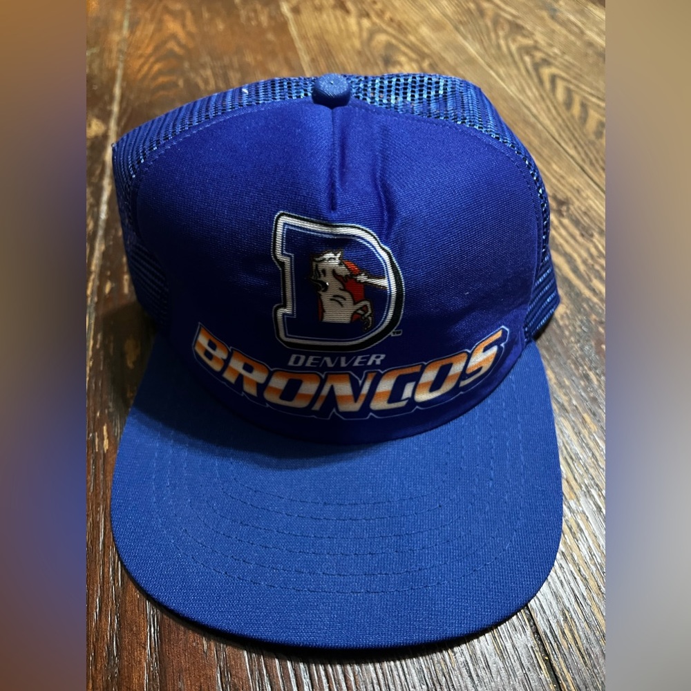 Vintage Denver Broncos Hat Cap Snap Back Mesh Trucker One Size Blue NFL
Made USA